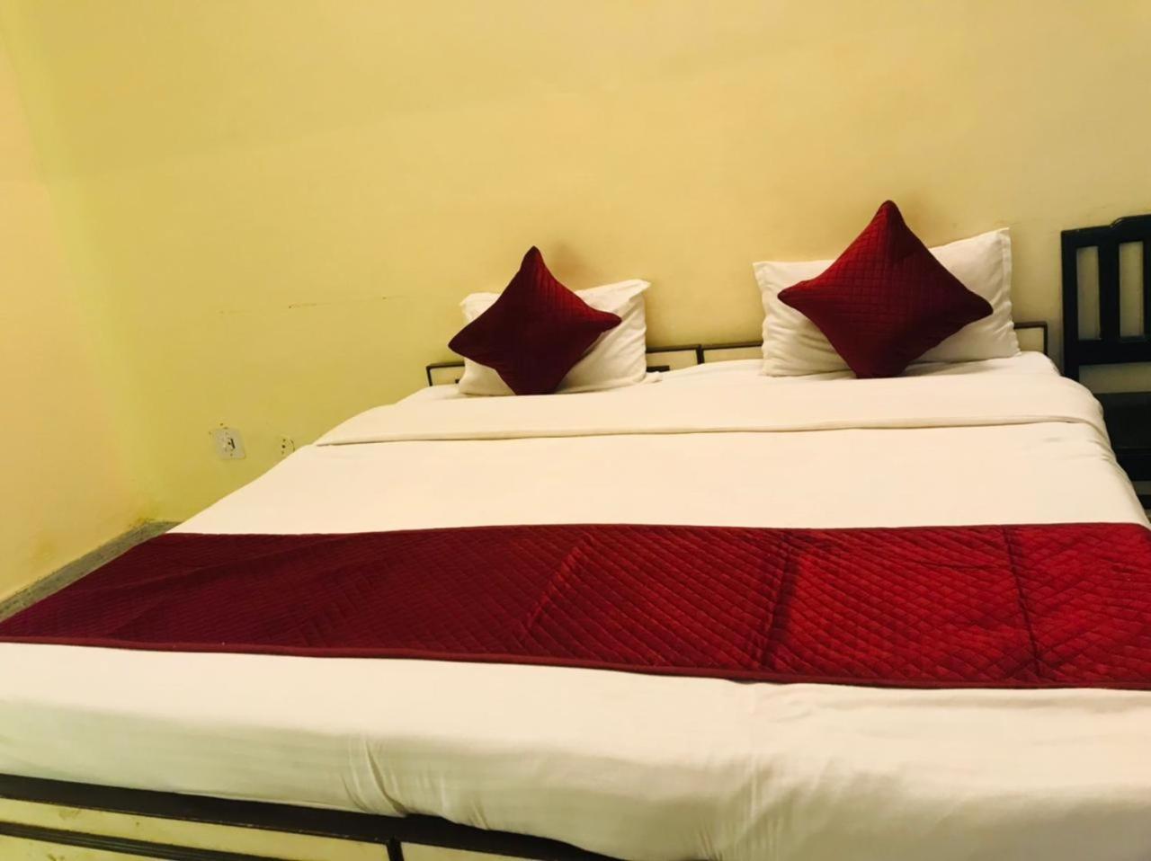 Hotel Green Haveli - A Heritage And Hill View Hotel , Pushkar Bagian luar foto