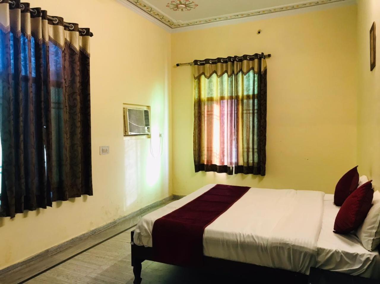 Hotel Green Haveli - A Heritage And Hill View Hotel , Pushkar Bagian luar foto