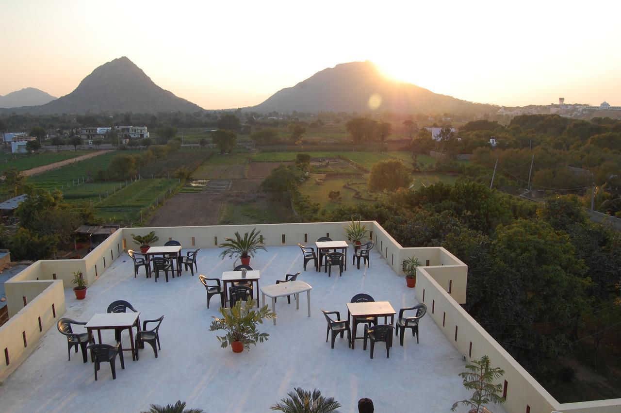 Hotel Green Haveli - A Heritage And Hill View Hotel , Pushkar Bagian luar foto